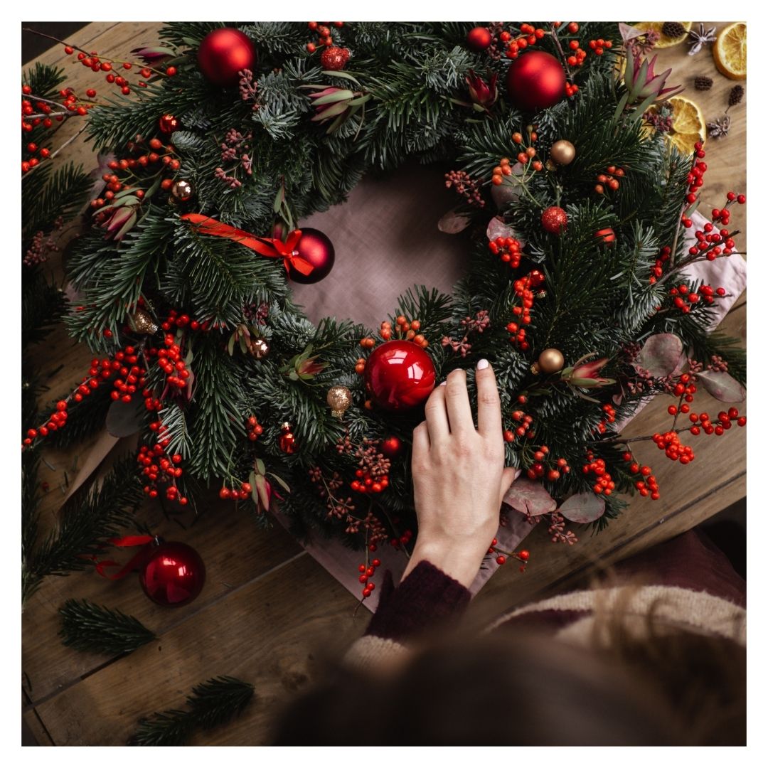 red and green holiday wreath